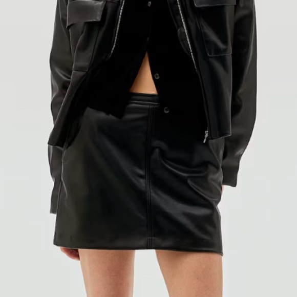 H&M Faux Leather Mini Skirt - Picture 1 of 16